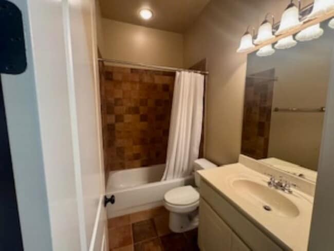 Building Photo - 3327 Bay W Blvd