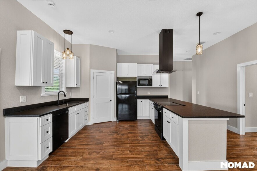 Building Photo - 1130 Circle Acres