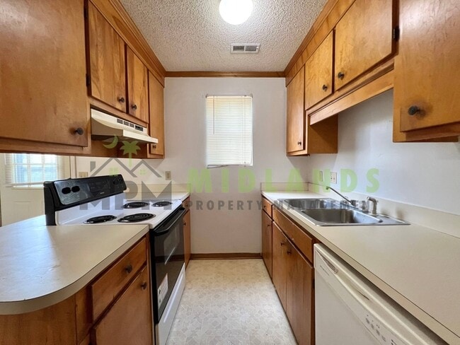 Building Photo - 1603 Westchester Dr