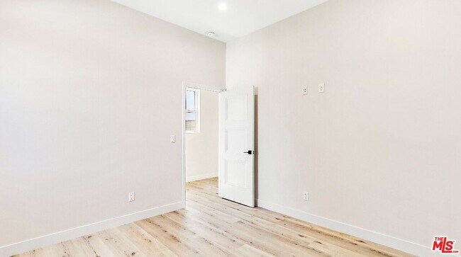 Building Photo - 16698 Moorpark St