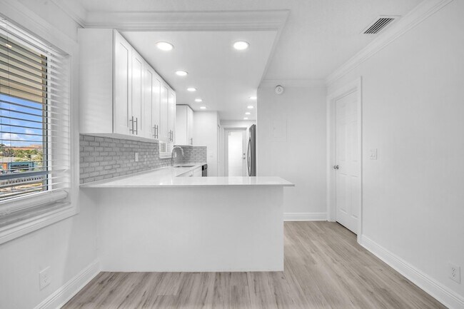 Building Photo - 1015 Spanish River Rd