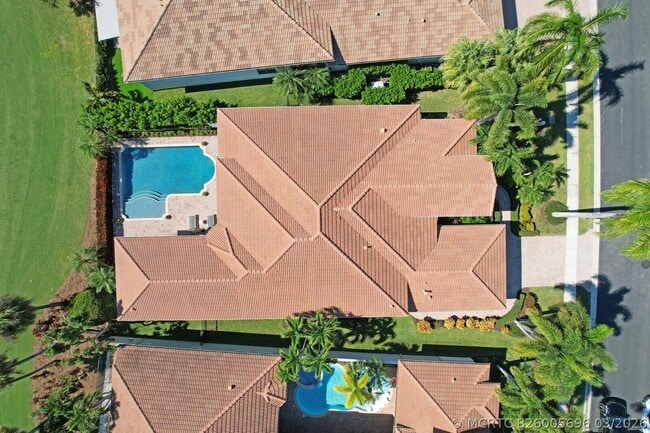 Building Photo - 528 Les Jardin Dr