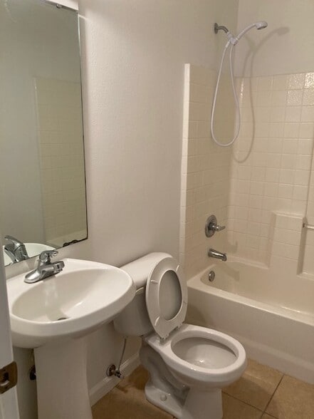 Building Photo - 35 Brunswick Ln