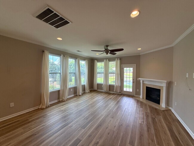 Building Photo - 5818 Glenmore Garden Dr