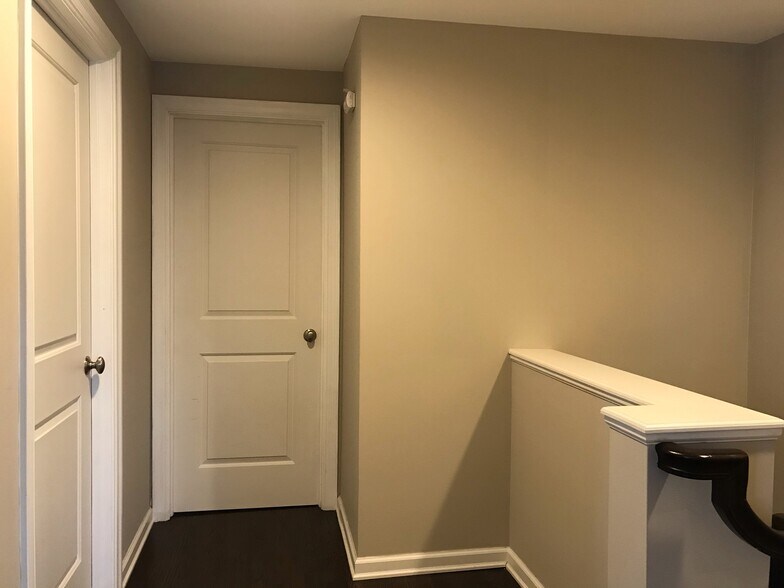 Hallway - 2nd floor - 997 Henrietta St