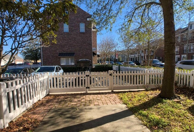 Building Photo - 2834 Howard Ave