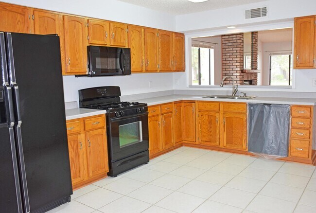 Building Photo - 3906 Summerwood Ct