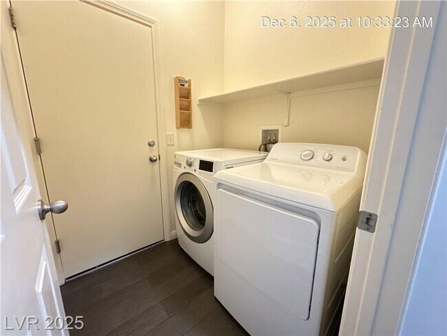 Building Photo - FURNISHED SINGLE STORY LOCATED IN THE HENDERSON AREA!!