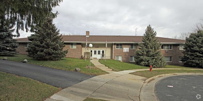 Primary Photo - Ashford Arms Apartments