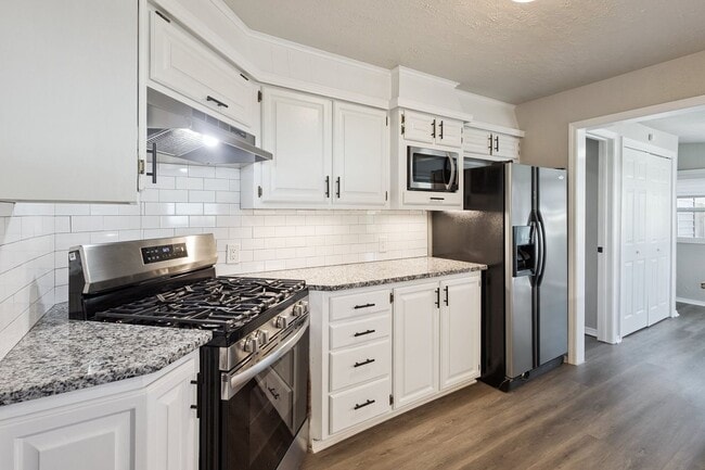 Building Photo - $500 Off The First Months Rent!! Location, Light & Lifestyle! 3-Bedroom Tulsa Beauty Near TU!