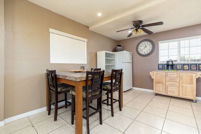 Building Photo - Short Term Furnished Rental!
