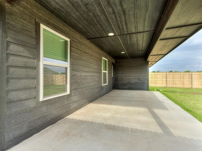 Building Photo - 10645 SW 18th St