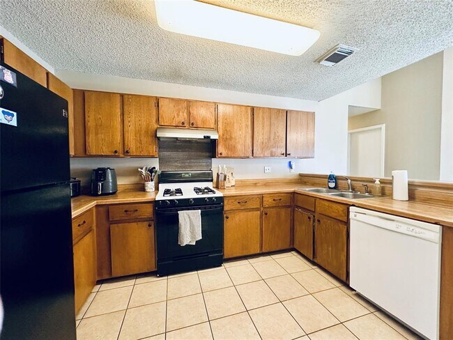 Building Photo - 14501 Donald Dr