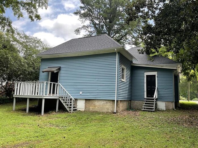 Building Photo - 715 Hawkins Ave