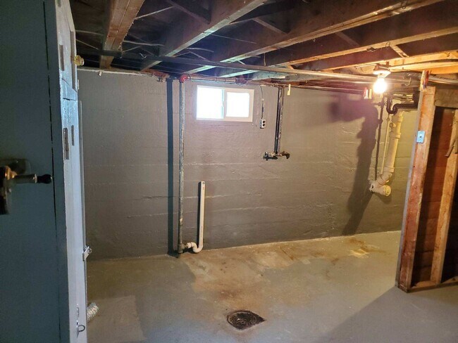 Building Photo - 296 S 100 E