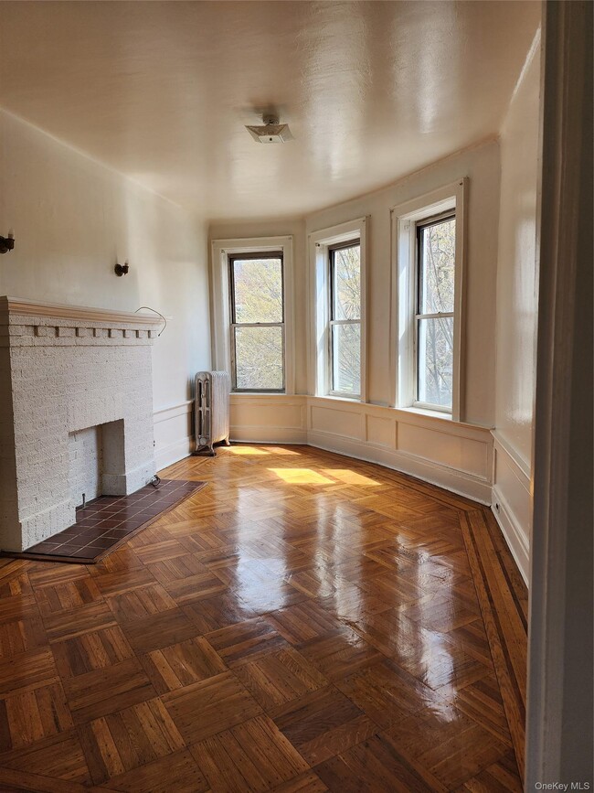 Building Photo - 47-12 39th Pl