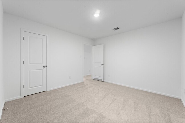 Building Photo - 25373 Carnation Ct