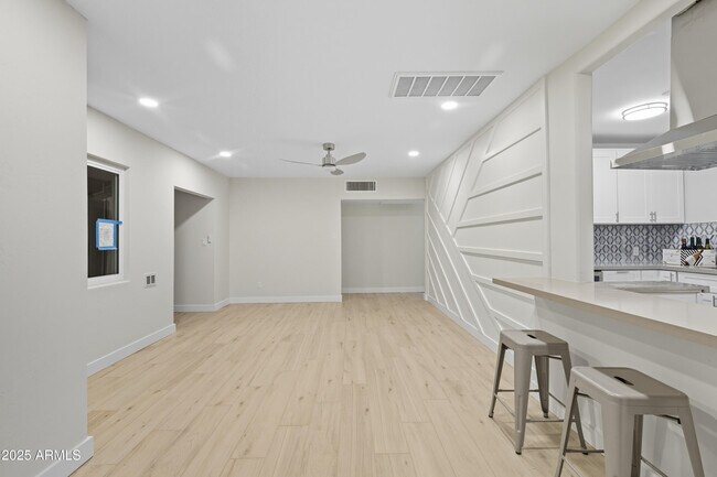 Building Photo - 1630 E Catalina Dr