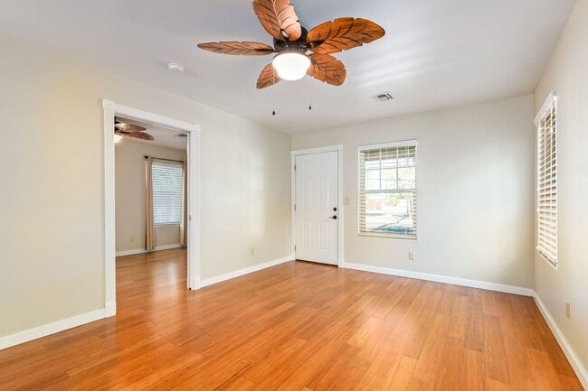 Building Photo - Charming Home in Garfield District – Renovated w/ Hardwood Floors, Granite Counters, In-Unit W/D ...