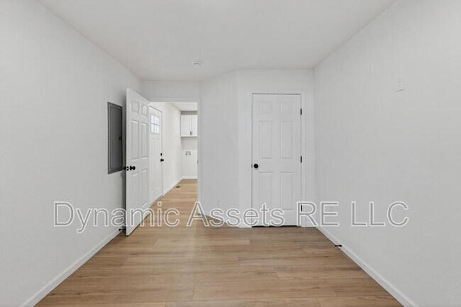 Building Photo - 542 E 23rd St
