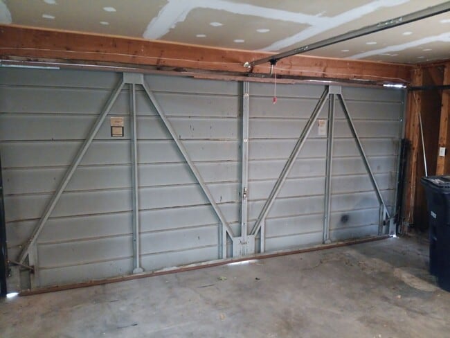 Building Photo - 3 Bedroom, 2-Bathroom in the NE Heights, C...