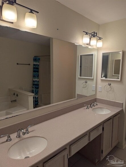 Building Photo - 4009 Shorewood Dr