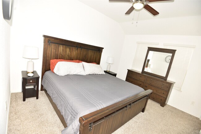 Building Photo - 16684 Lonely Pines Dr
