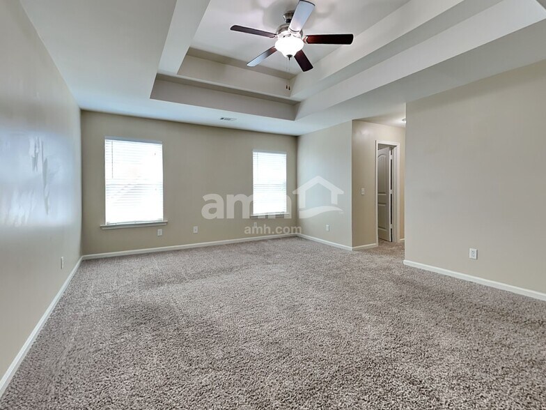 Building Photo - 122 Green Paddock Cir