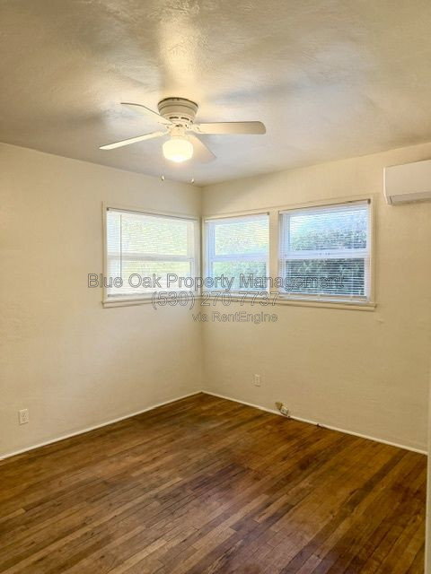 Building Photo - 1476 E 8th St