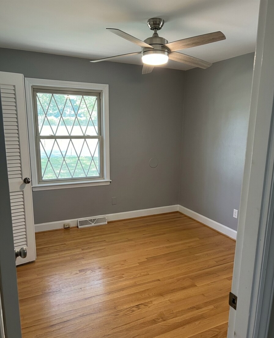 Building Photo - 1537 Brookdale Ave