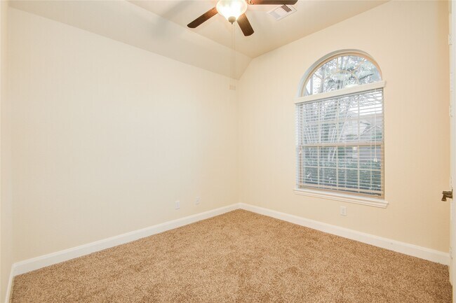 Building Photo - 27330 Aspen Falls Ln