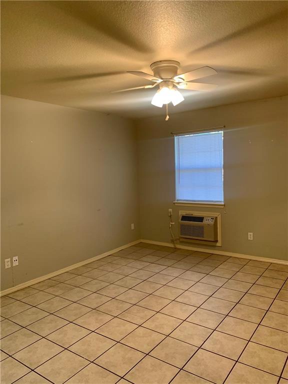 Building Photo - 944 N Storer Ave