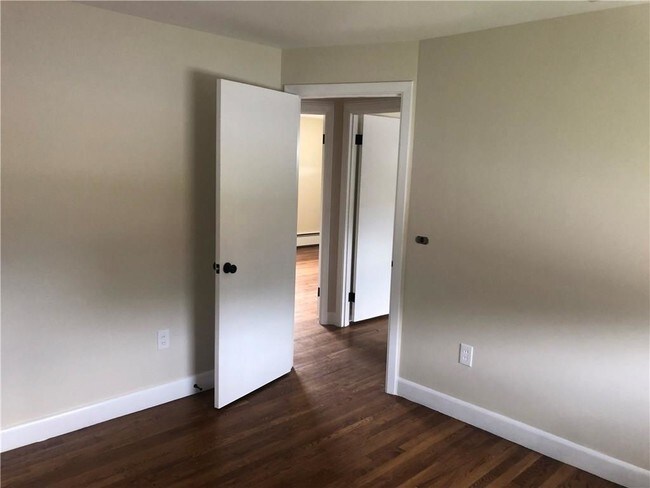 Building Photo - 260 Garden Hills Dr