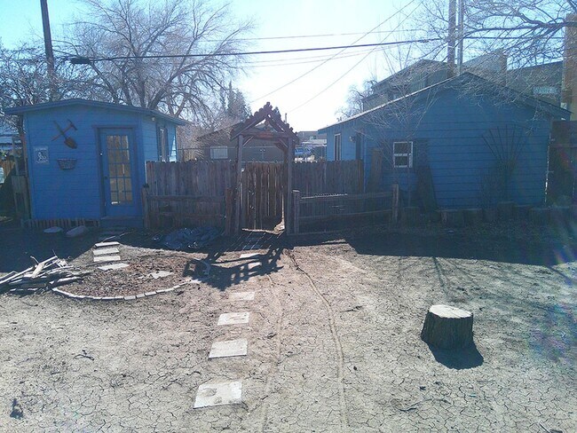 Building Photo - Charming house for rent in a great location