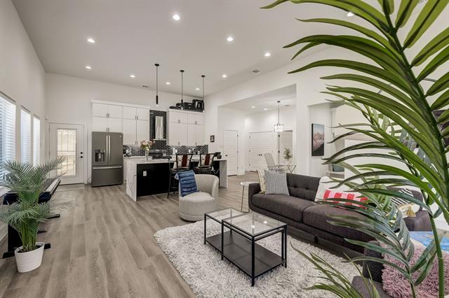 Building Photo - 2618 Carpenter Ave