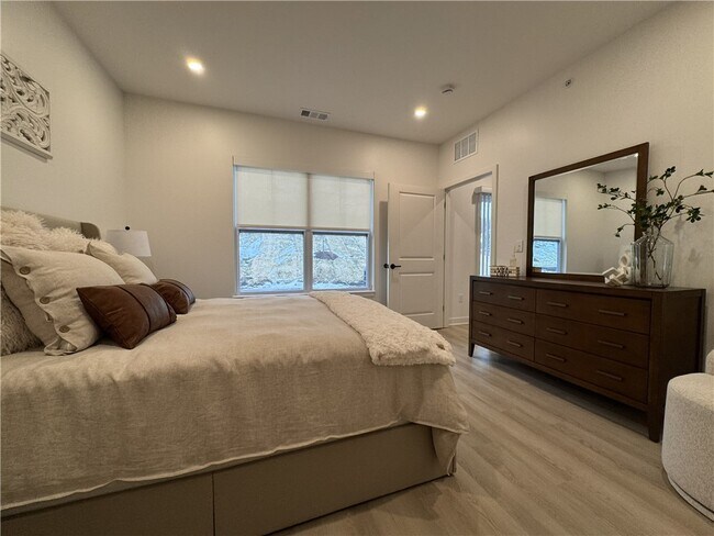 Building Photo - 403 Erie Rdg Dr