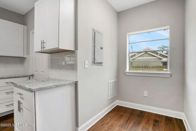 Building Photo - 2578 Haldumar Terrace