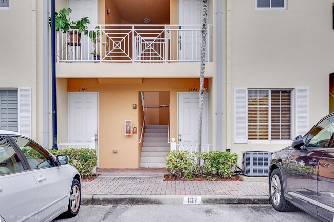 Building Photo - Charming spacious 1 bed 1 bath unit in the...