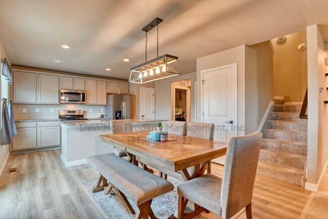 Building Photo - Gorgeous 3 Bedroom House Located in Lorson...