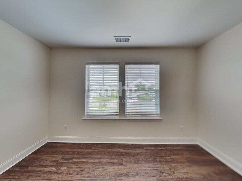 Building Photo - 2008 Bennett Dr