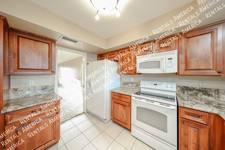 Building Photo - 1817 N Palm Dr