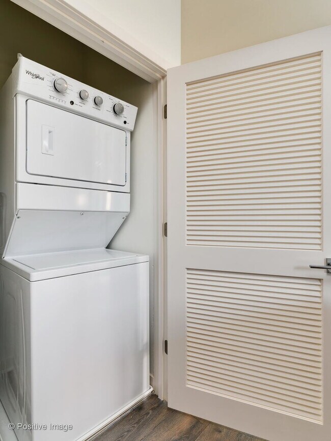 Building Photo - 2154 N Nashville Ave