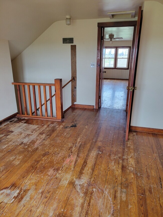 Building Photo - 622 S E Orchid Ln