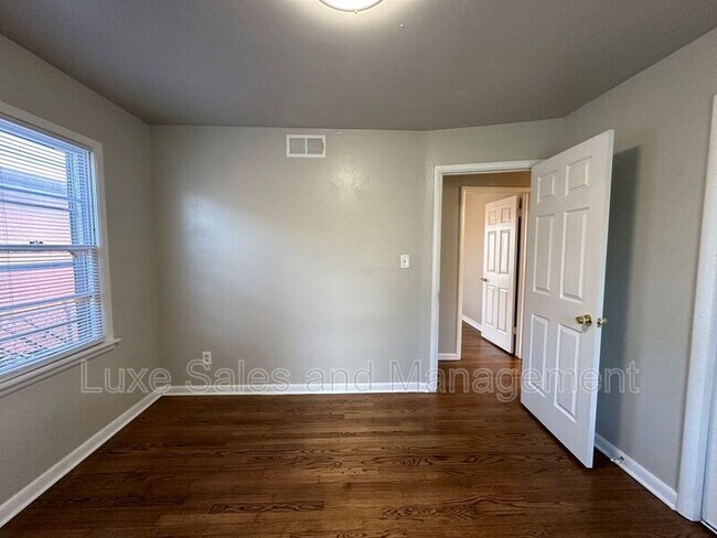 Building Photo - 133 W. Jarman Drive