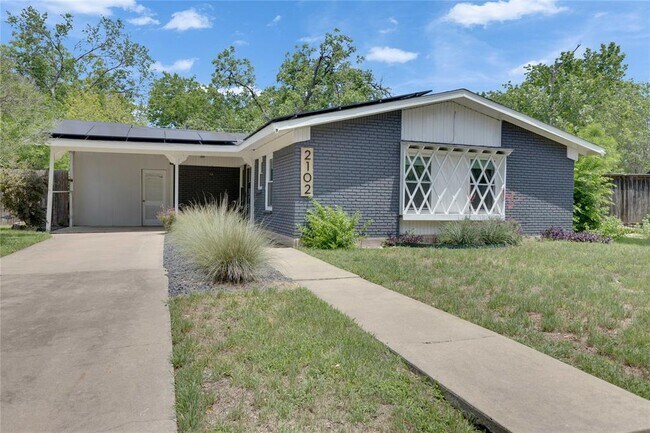 Building Photo - 2102 Bristol Dr