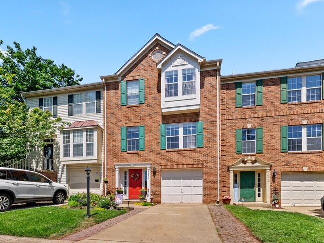 Primary Photo - Elegant Colonial Townhome Living in Histor...