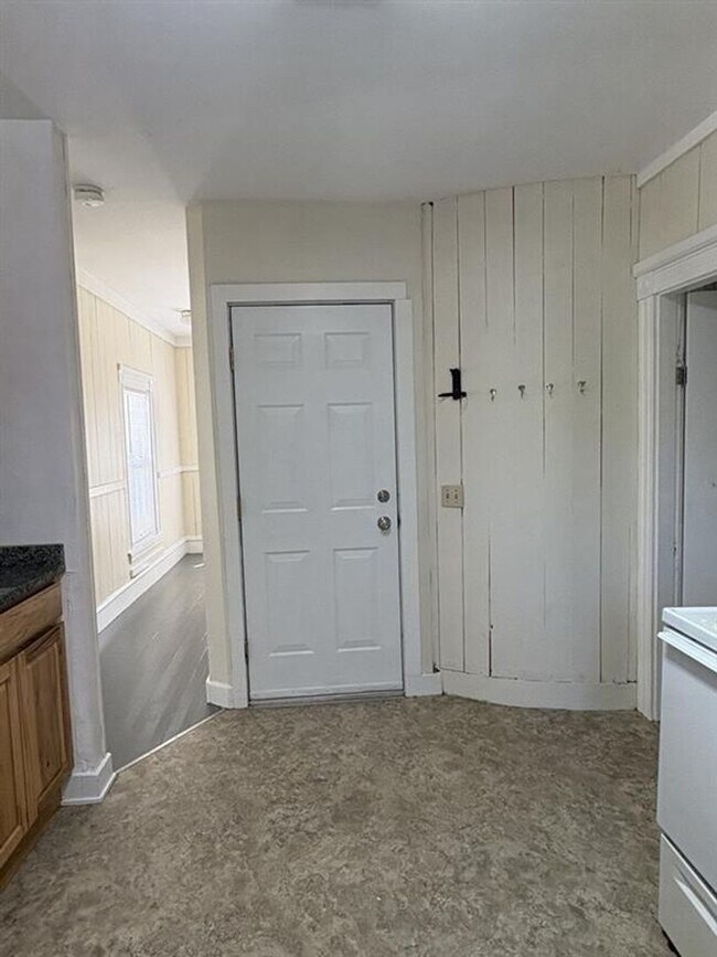 Building Photo - 56 Park St