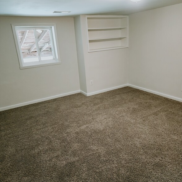 Bedroom #1 with built in bookshelves & walk in closet - 882 N Base Rd