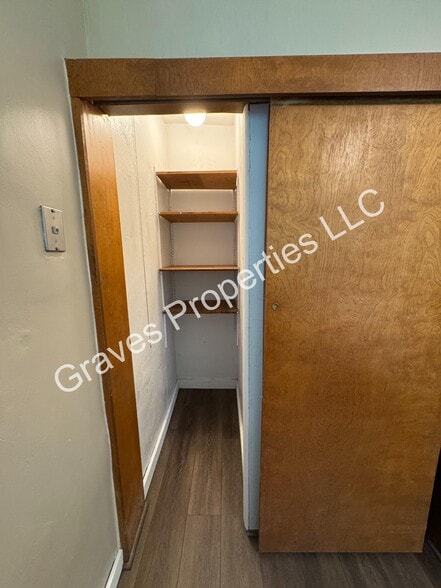 Pantry - 515 Hillcrest Rd