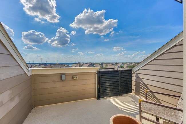 Building Photo - 9627 Towne Lake Pkwy